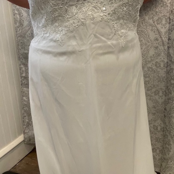 New never worn wedding dress - Picture 3 of 7